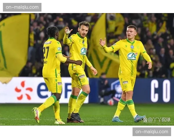 南特主场为一名患有重病的小球迷举办特别圆梦仪式