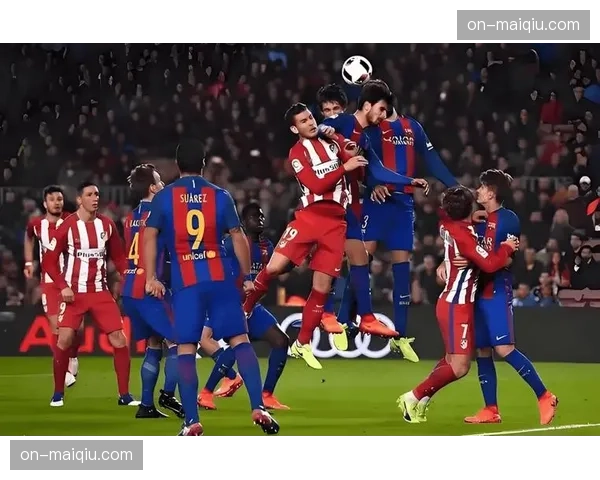 镜头聚焦:马竞前锋在丢球后连续冲刺30米回追压迫,赢得主场球迷掌声 镜头聚焦:马竞前锋在丢球后连续冲刺30米回追压迫,赢得主场球迷掌声