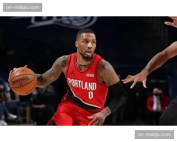 特写:关键时刻,教练组手中的数据面板显示了哪些关键对阵信息 特写:关键时刻,教练组手中的数据面板显示了哪些关键对阵信息